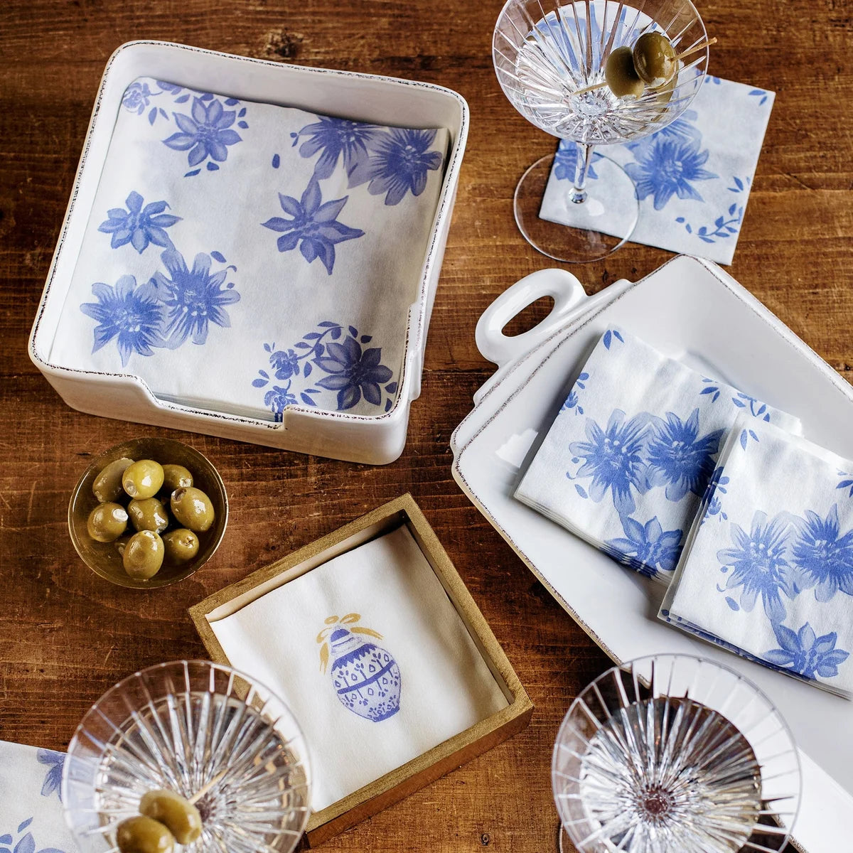Papersoft Napkins Blue and White Floral Guest Towels