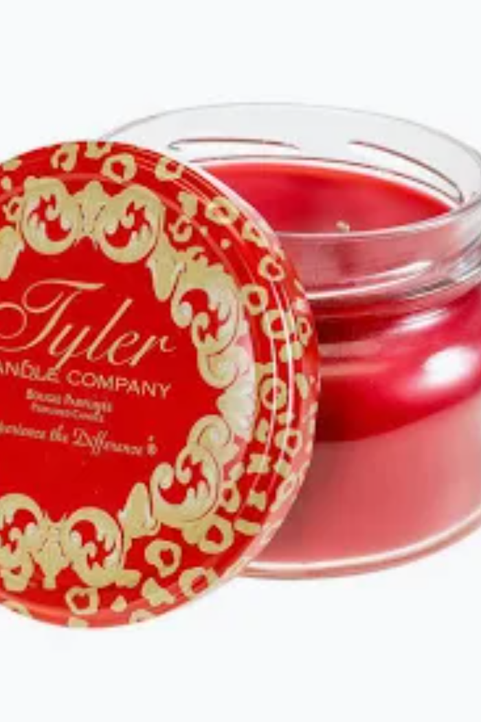 22 oz Frosted Pomegranate Candle